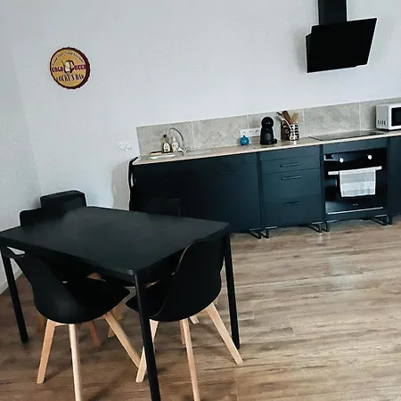 6 Pers A 15 Minutes D Angers * Corné