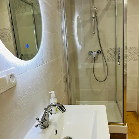 6 Pers A 15 Minutes D Angers