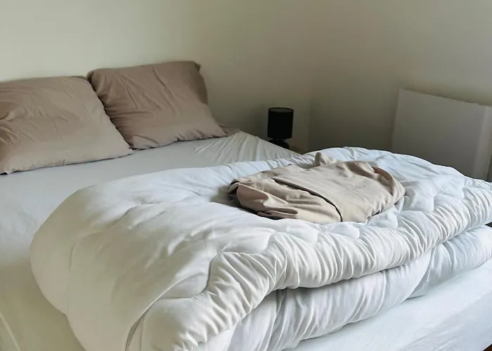 6 Pers A 15 Minutes D Angers Corné