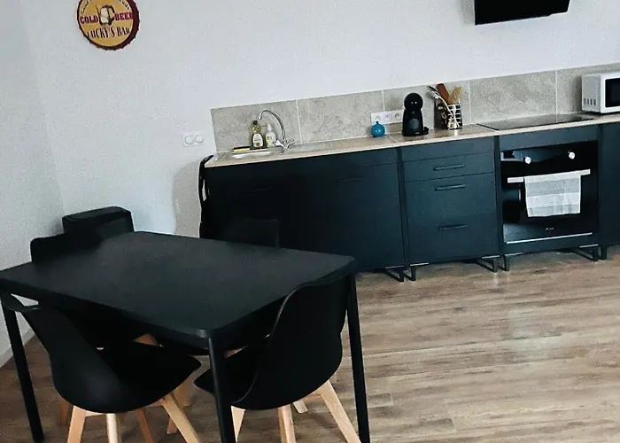 6 Pers à 15 Minutes D Angers * Corné