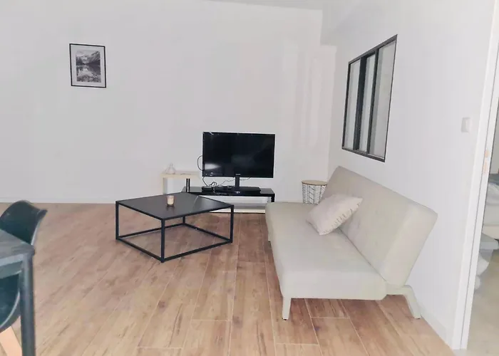 6 Pers à 15 Minutes D Angers * Corné